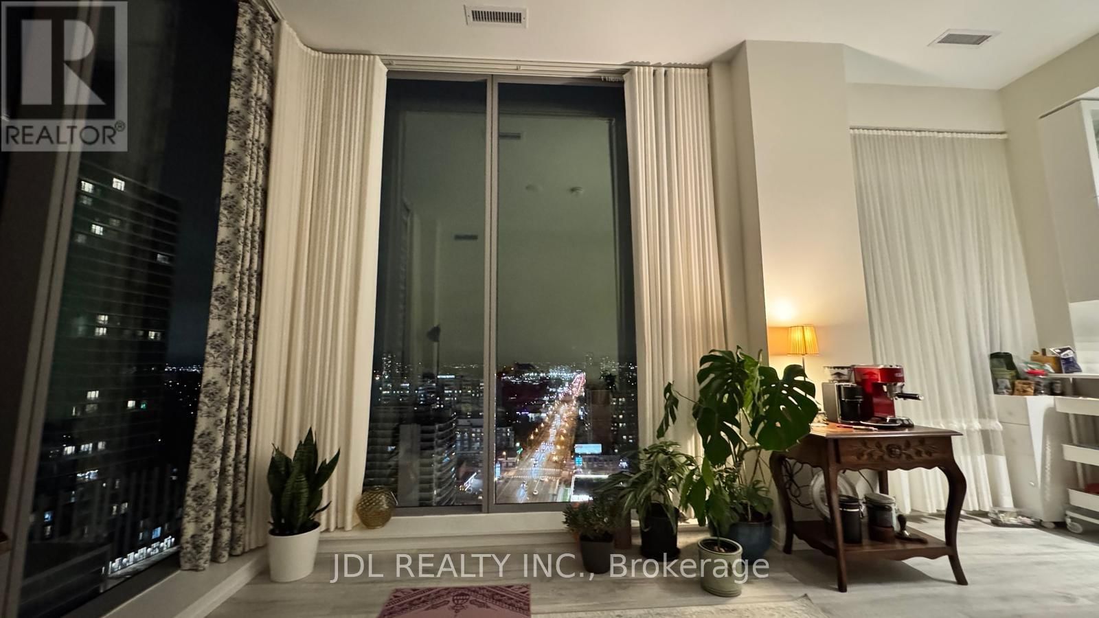 1909 - 8 OLYMPIC GARDEN DRIVE Image 10