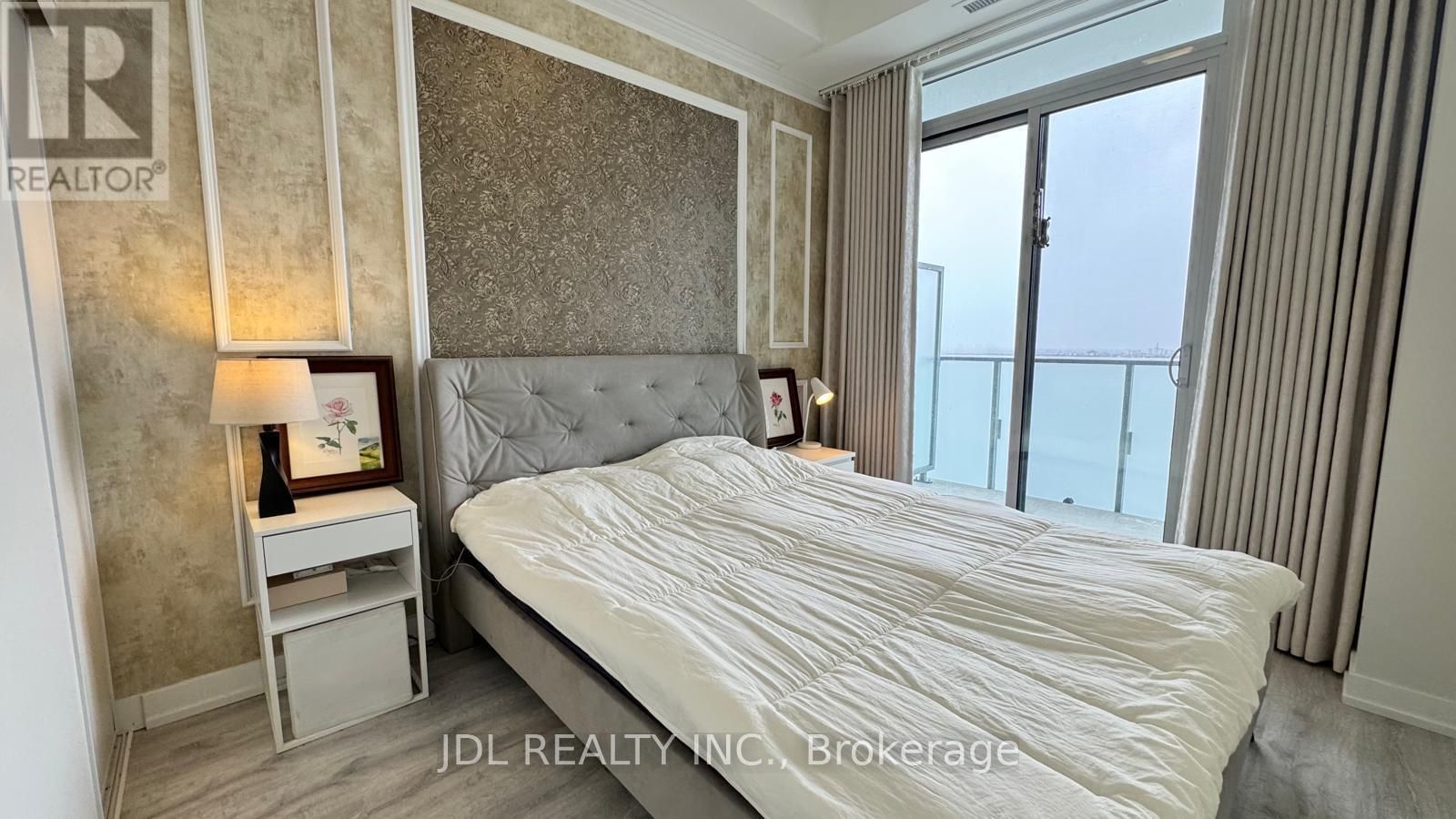 1909 - 8 OLYMPIC GARDEN DRIVE Image 12