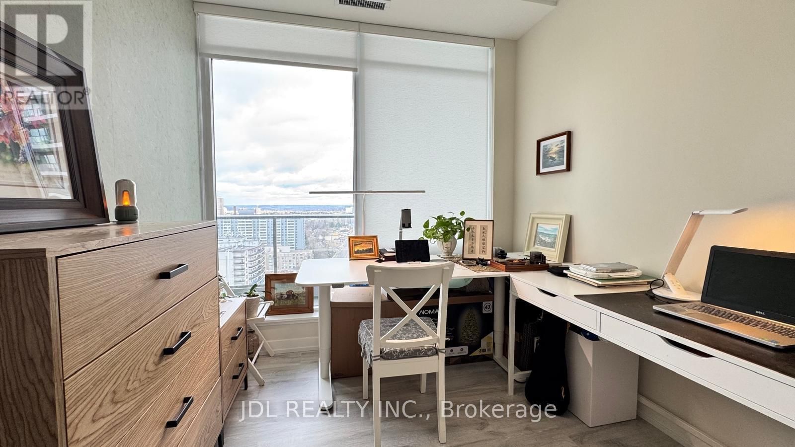 1909 - 8 OLYMPIC GARDEN DRIVE Image 13