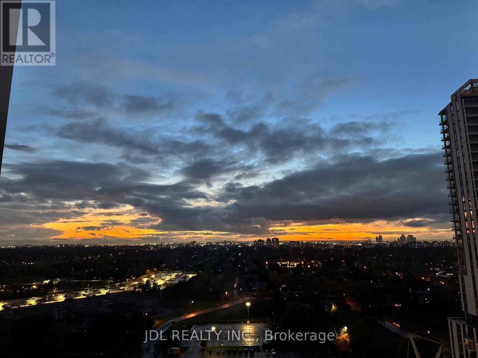 1909 - 8 OLYMPIC GARDEN DRIVE Image 19