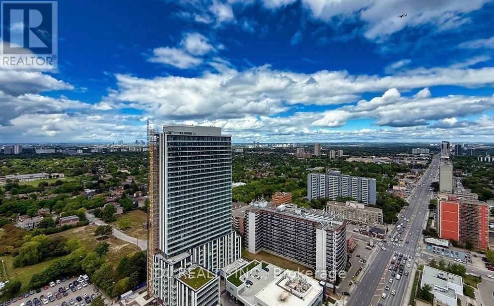 1909 - 8 OLYMPIC GARDEN DRIVE Image 24