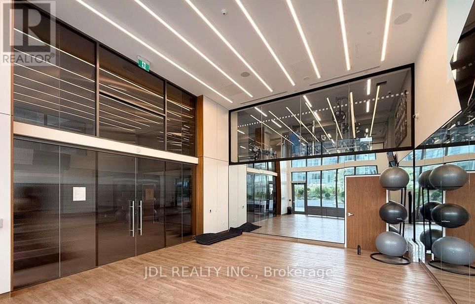 1909 - 8 OLYMPIC GARDEN DRIVE Image 34