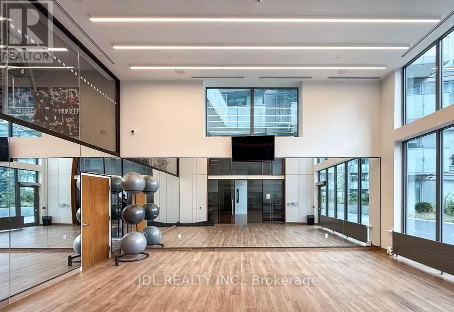 1909 - 8 OLYMPIC GARDEN DRIVE Image 35