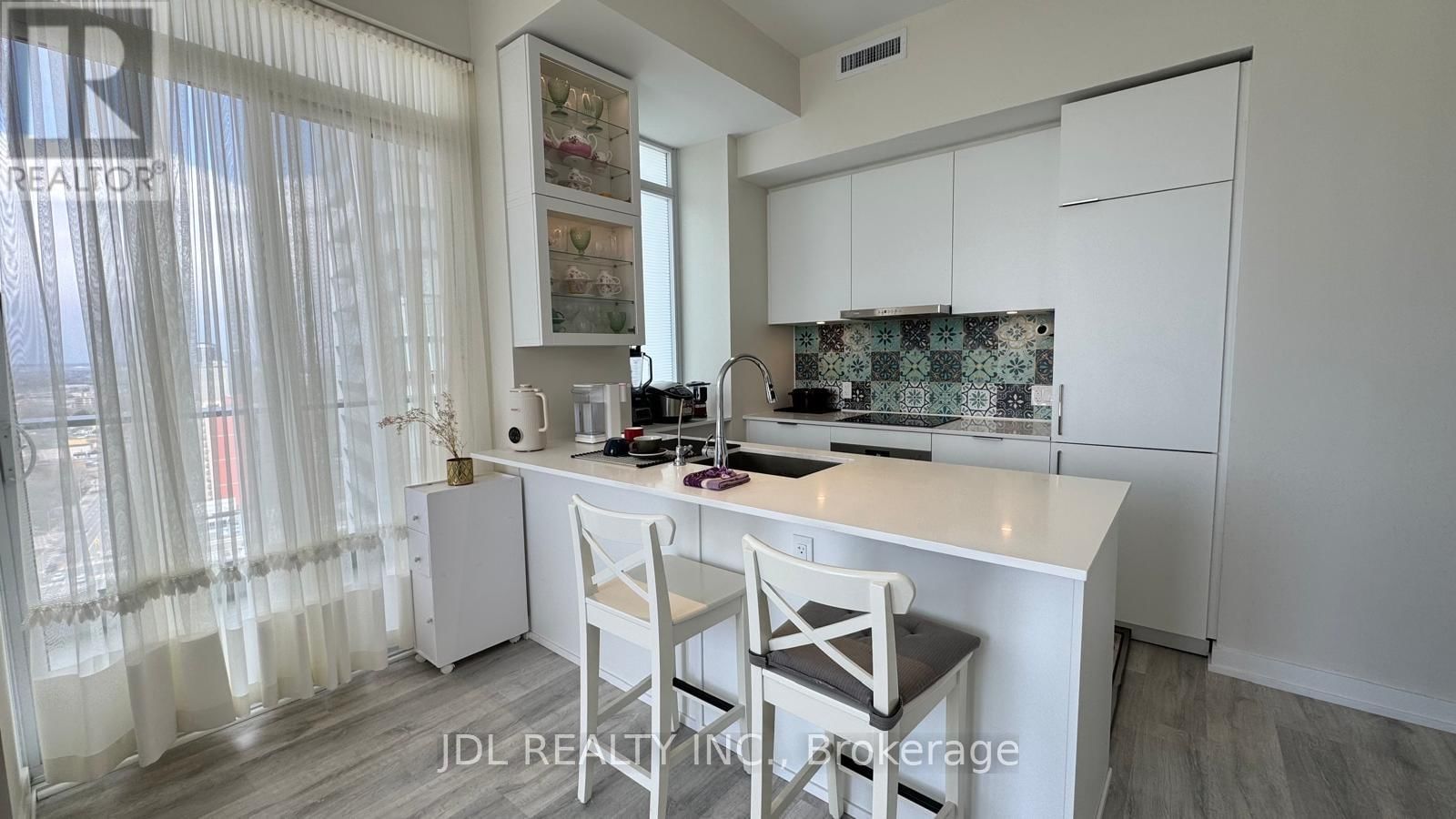 1909 - 8 OLYMPIC GARDEN DRIVE Image 7