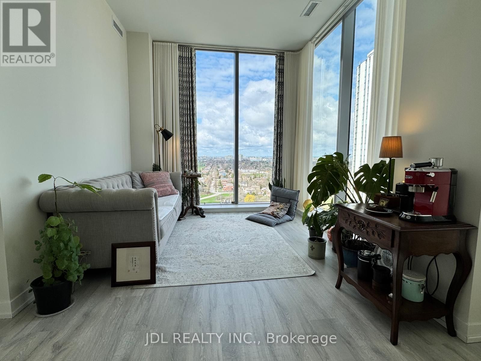 1909 - 8 OLYMPIC GARDEN DRIVE Image 8