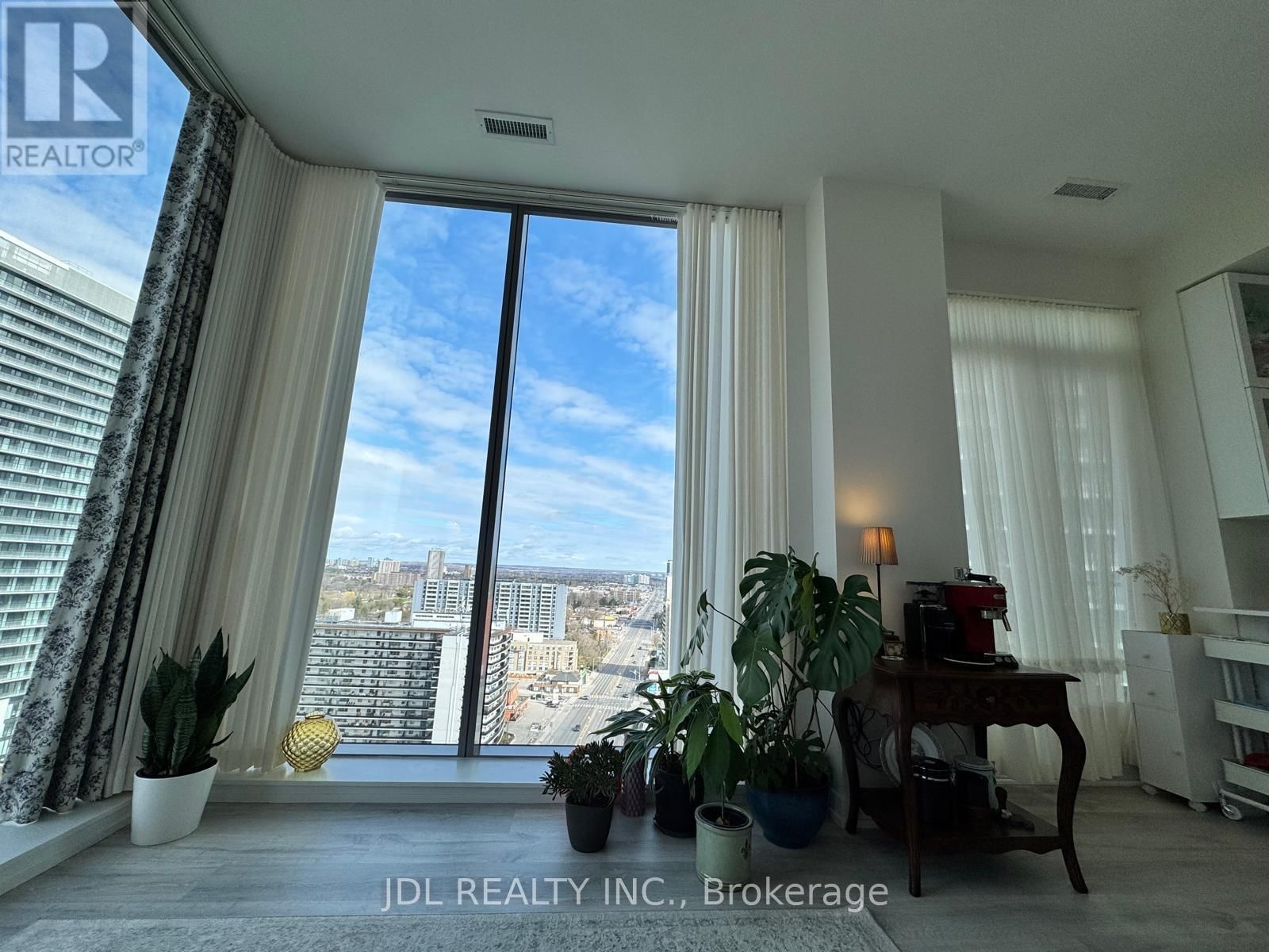 1909 - 8 OLYMPIC GARDEN DRIVE Image 9