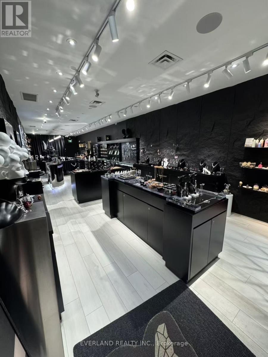 2515 YONGE STREET Image 3