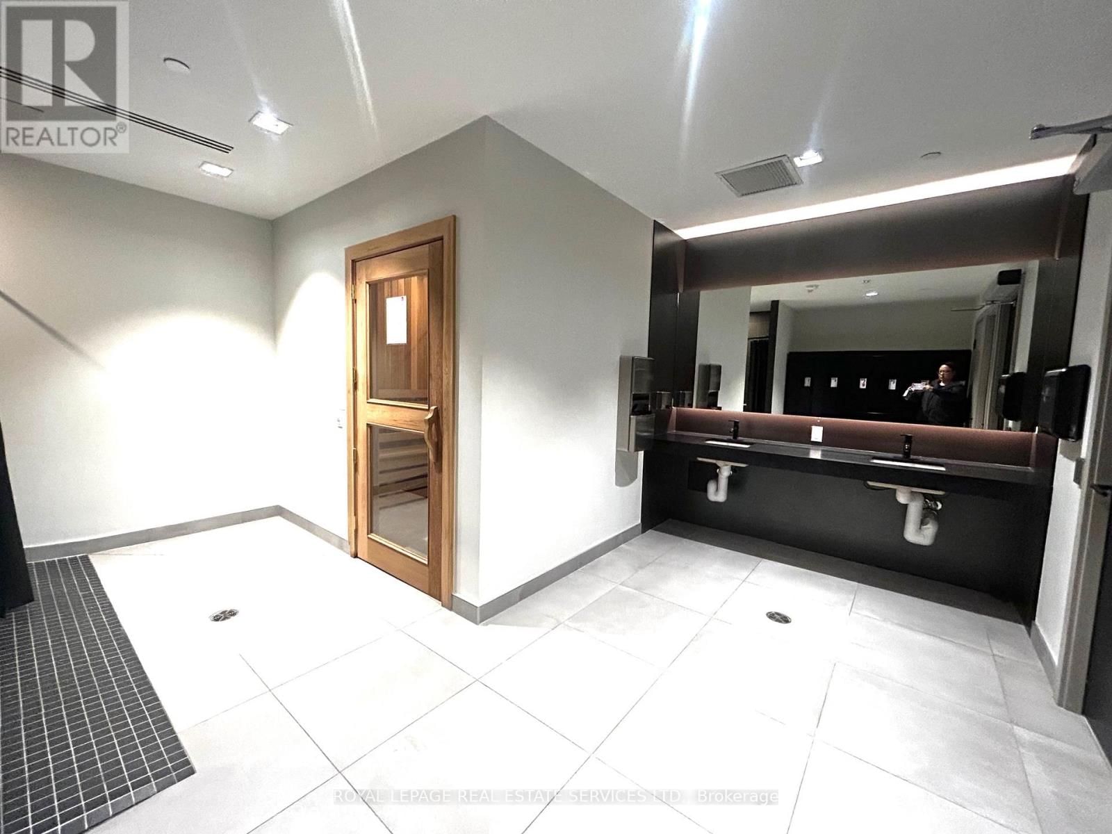 4713 - 108 PETER STREET Image 24