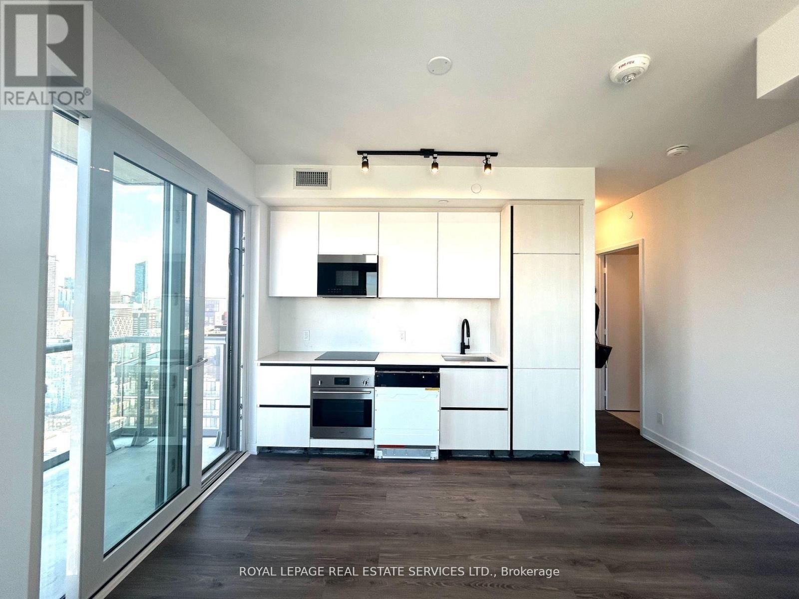 4713 - 108 PETER STREET Image 7