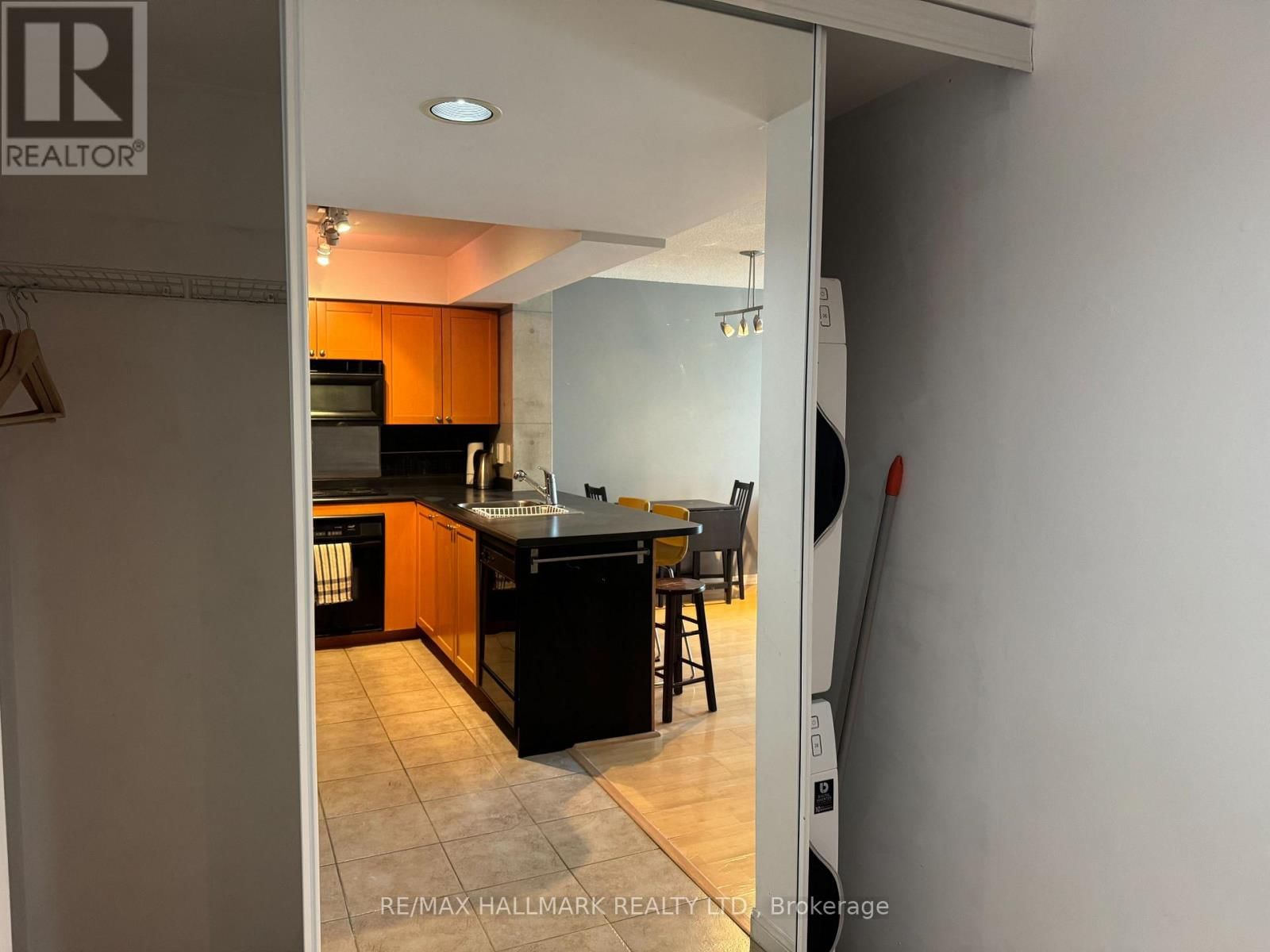 PH07 - 330 ADELAIDE STREET EAST Image 2