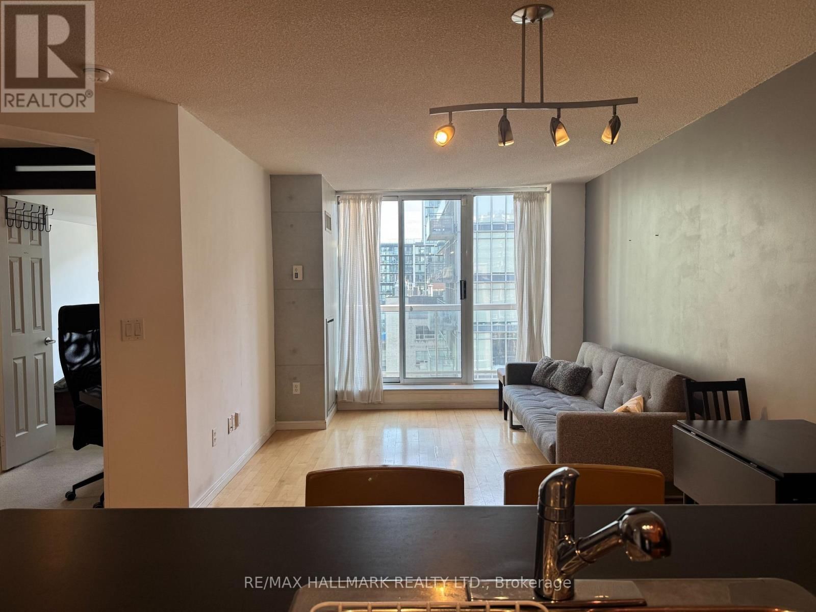 PH07 - 330 ADELAIDE STREET EAST Image 9