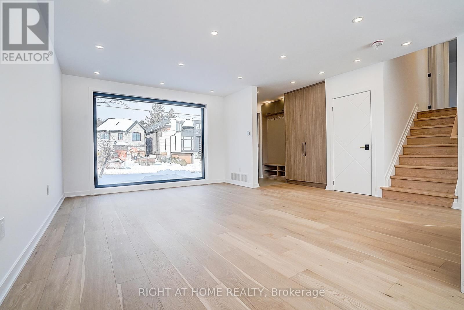 215 CHURCHILL AVENUE Image 18