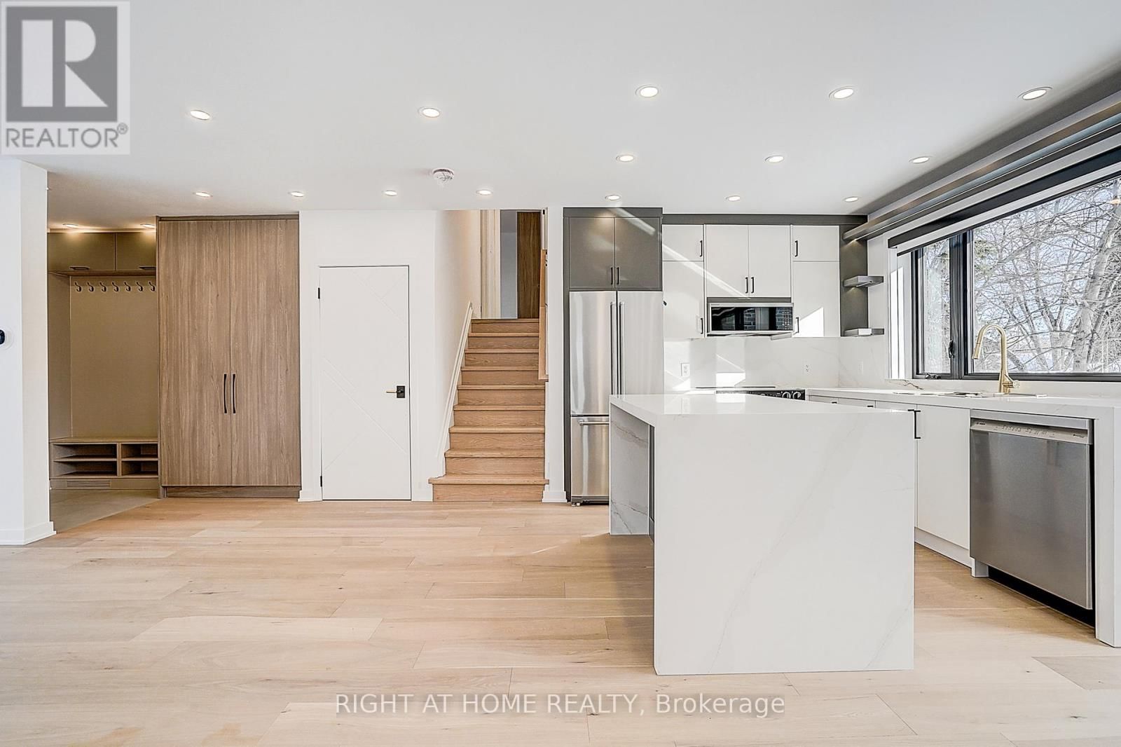 215 CHURCHILL AVENUE Image 21