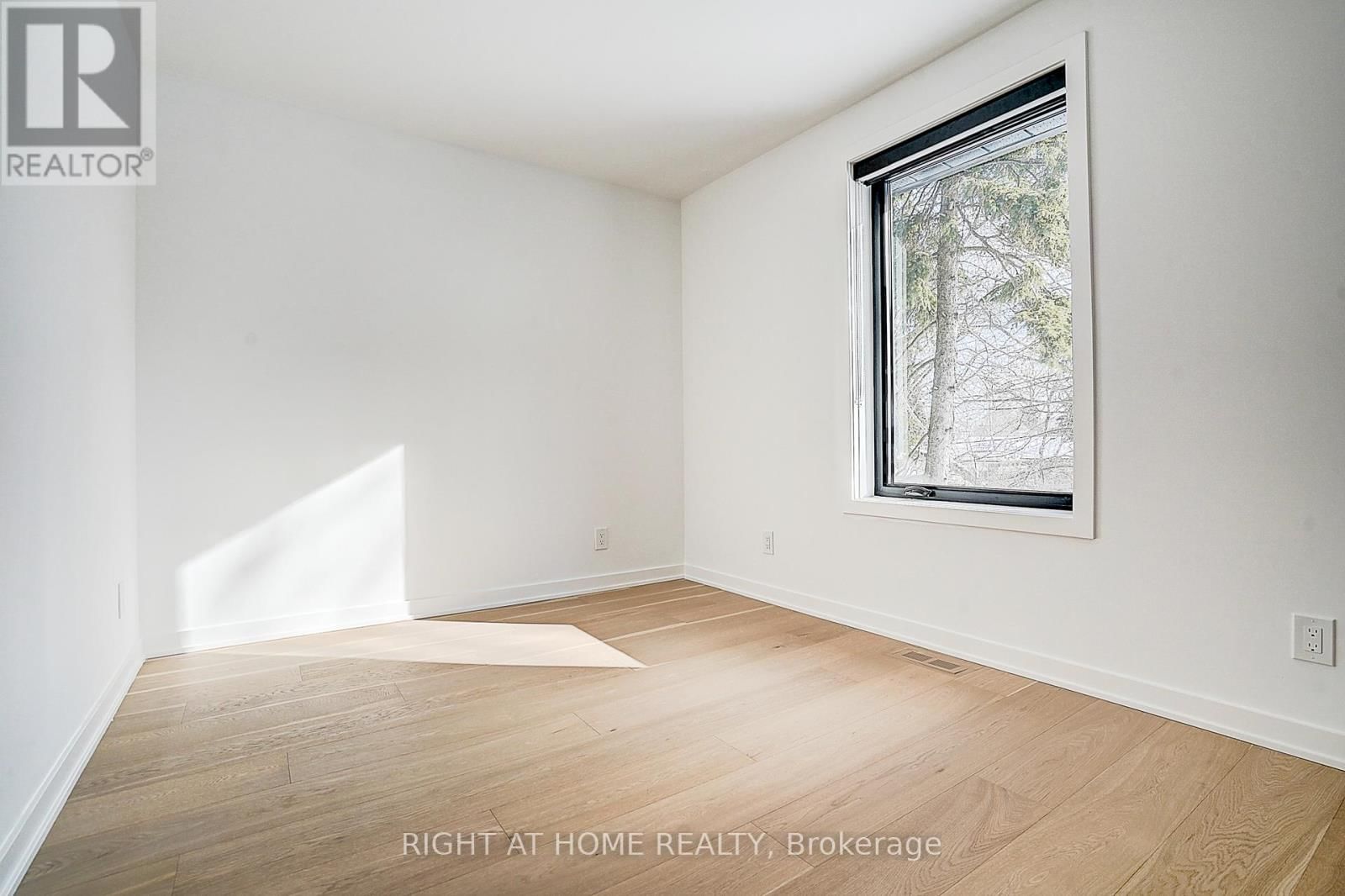 215 CHURCHILL AVENUE Image 25