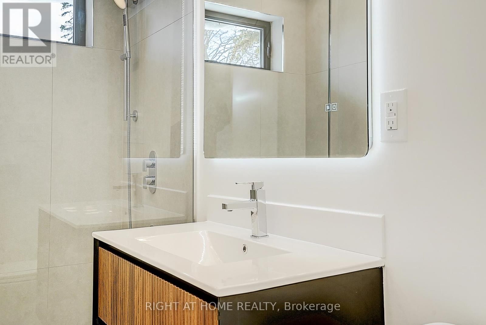 215 CHURCHILL AVENUE Image 34