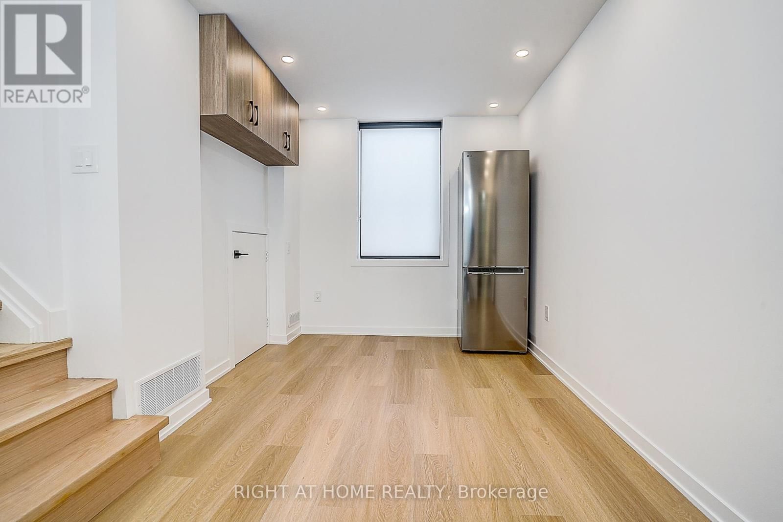 215 CHURCHILL AVENUE Image 37