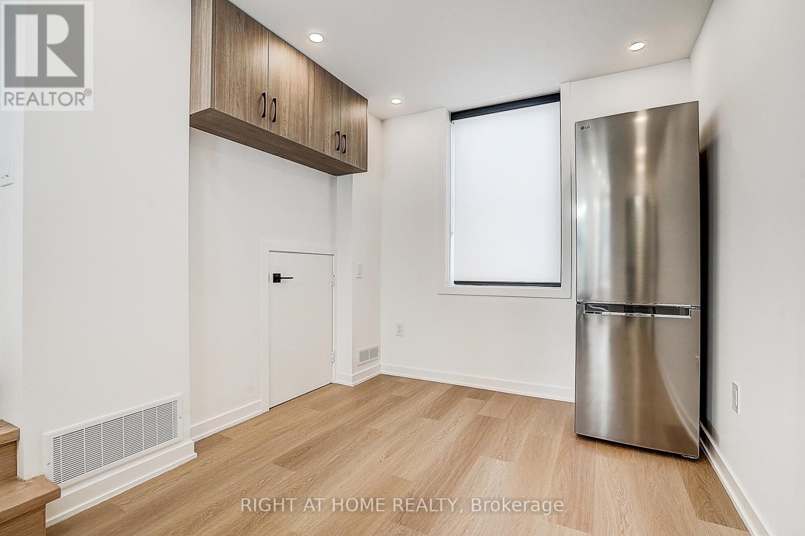 215 CHURCHILL AVENUE Image 38