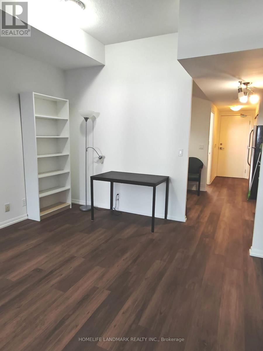 3006 - 832 BAY STREET Image 4