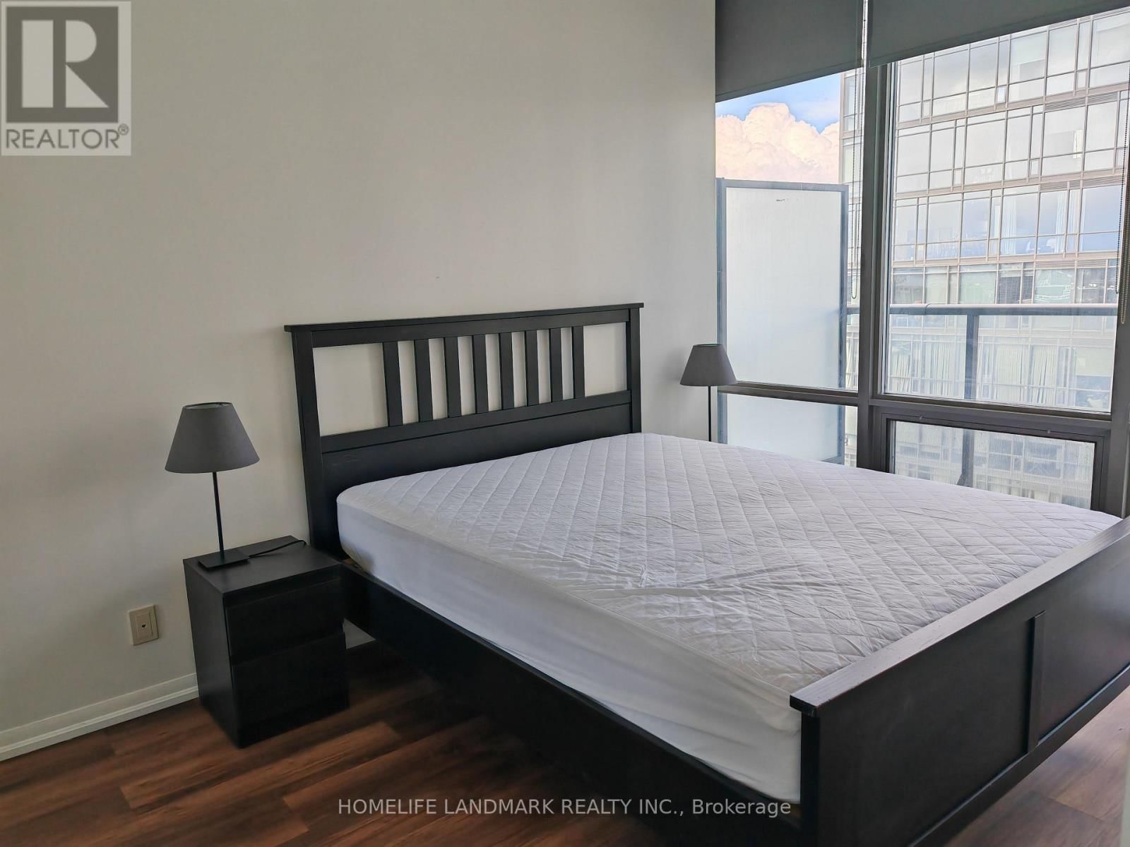 3006 - 832 BAY STREET Image 5