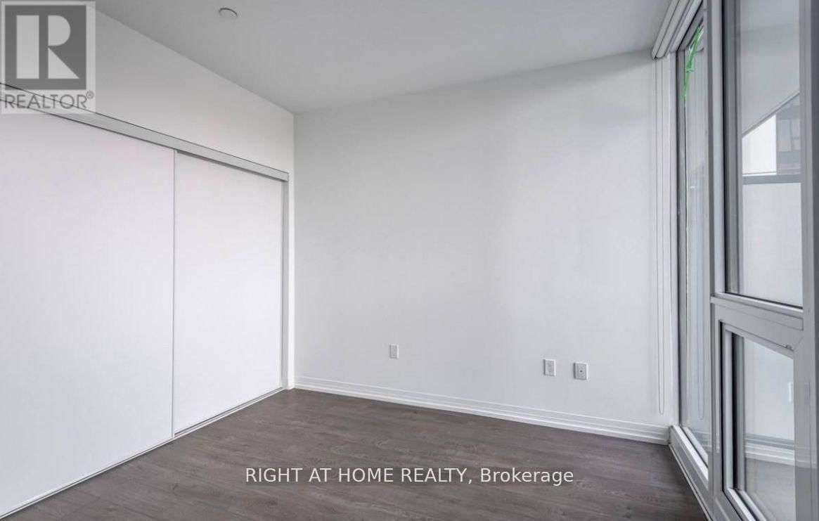 938 - 251 JARVIS STREET Image 16