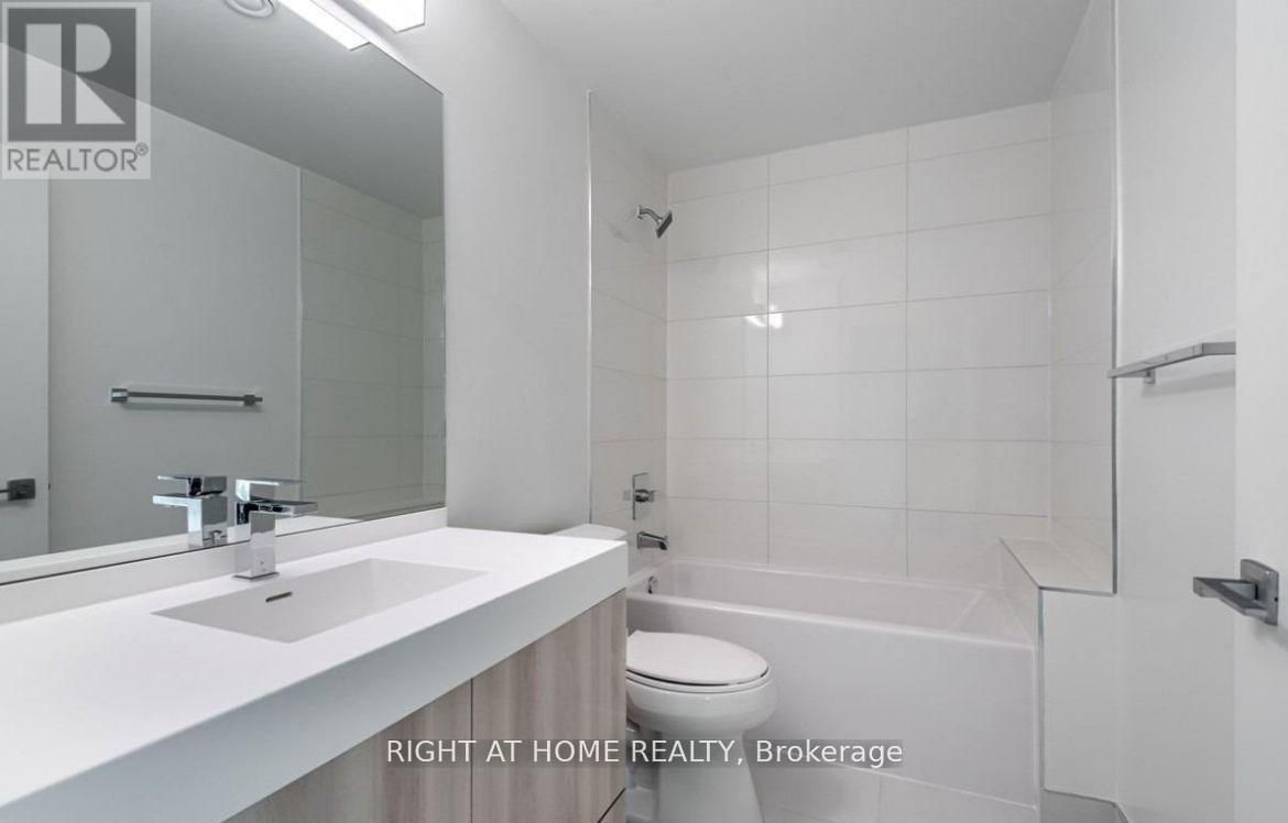 938 - 251 JARVIS STREET Image 21