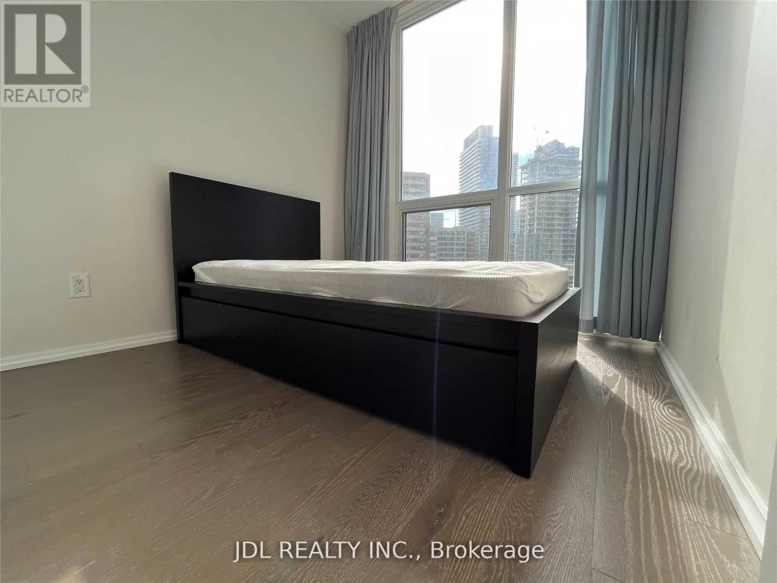 1702 - 45 CHARLES STREET EAST Image 4