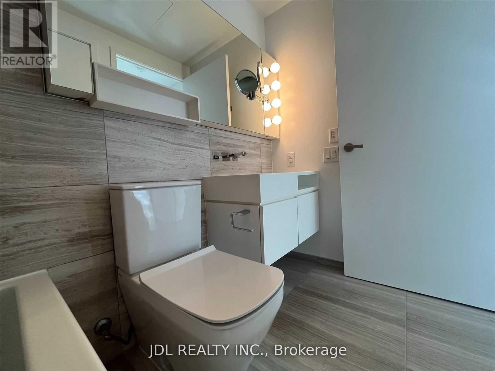 1702 - 45 CHARLES STREET EAST Image 5