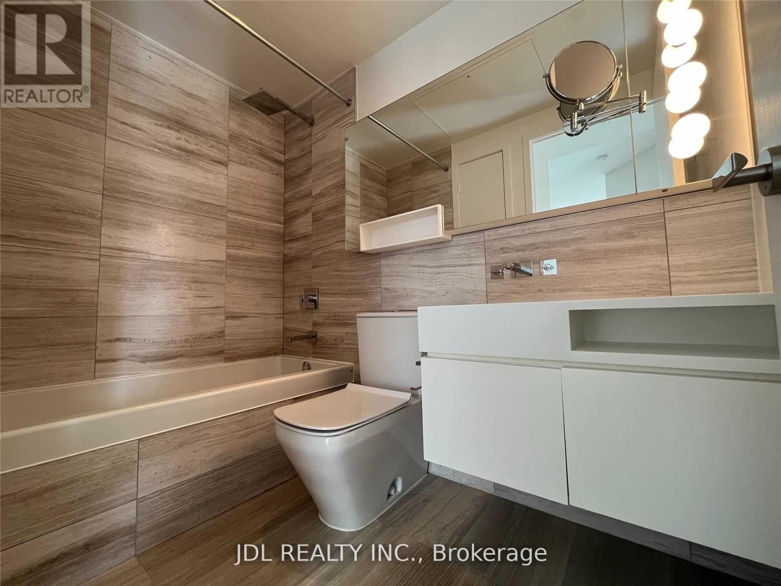 1702 - 45 CHARLES STREET EAST Image 6