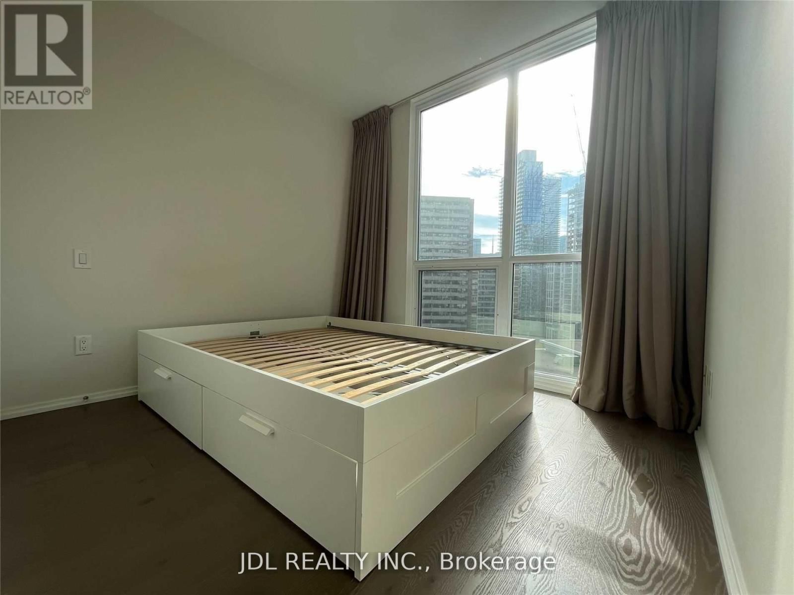 1702 - 45 CHARLES STREET EAST Image 7