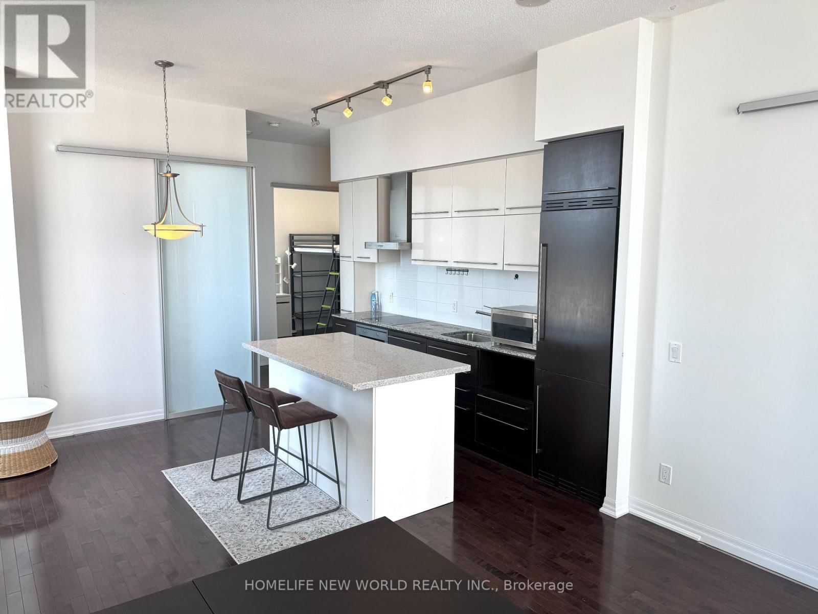 Ph206 - 770 BAY STREET Image 4