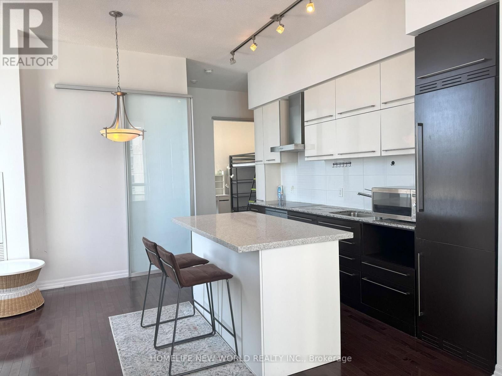 Ph206 - 770 BAY STREET Image 6