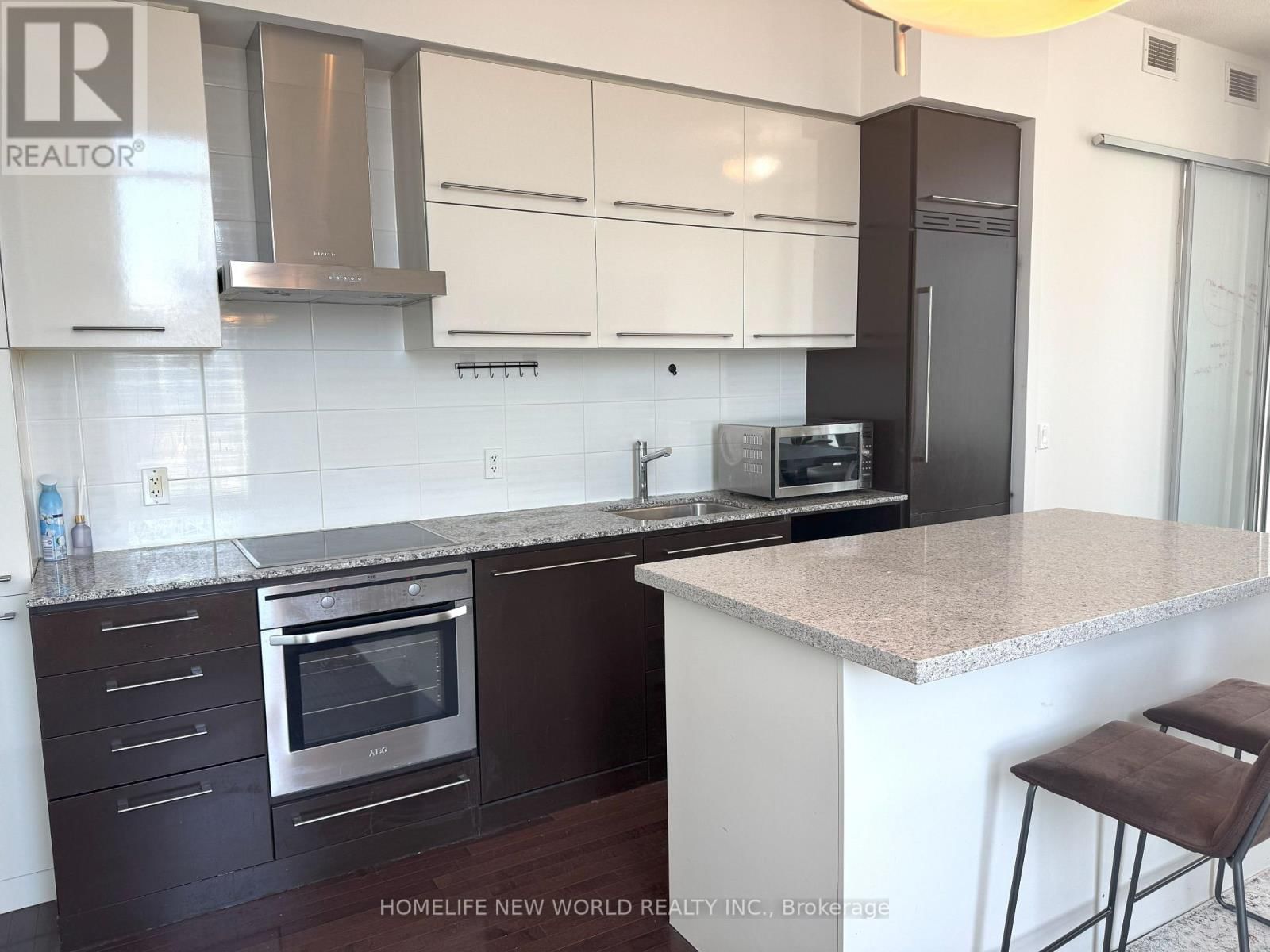 Ph206 - 770 BAY STREET Image 8