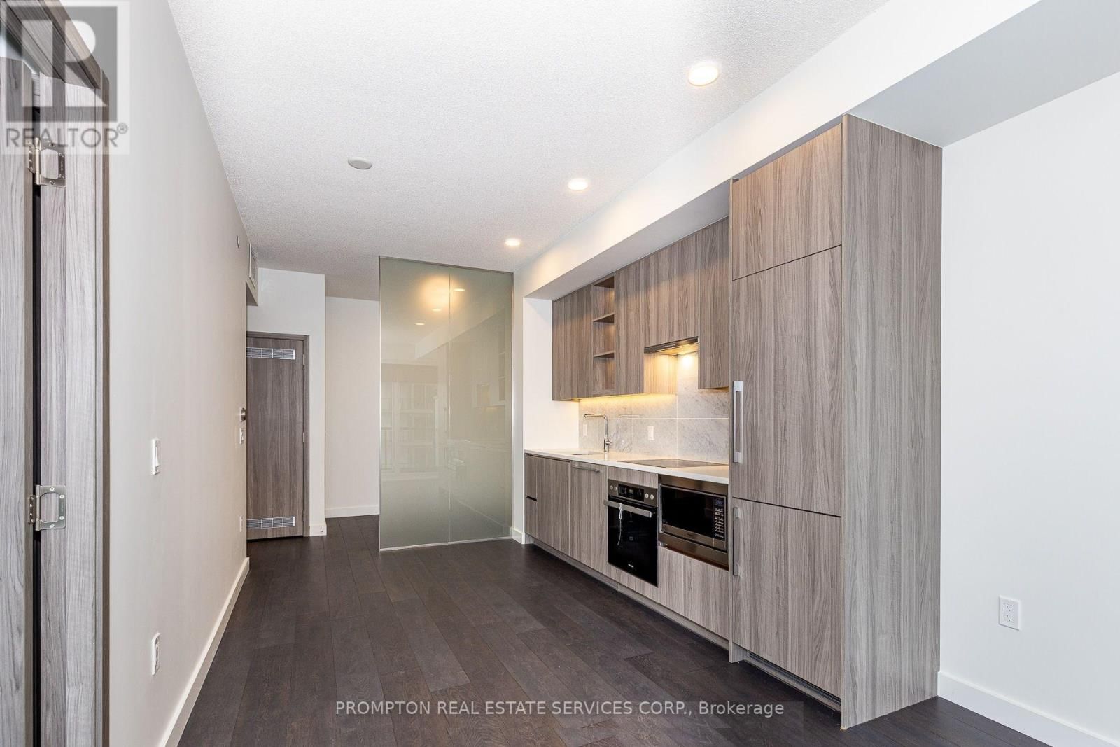 1701 - 85 MCMAHON DRIVE Image 3