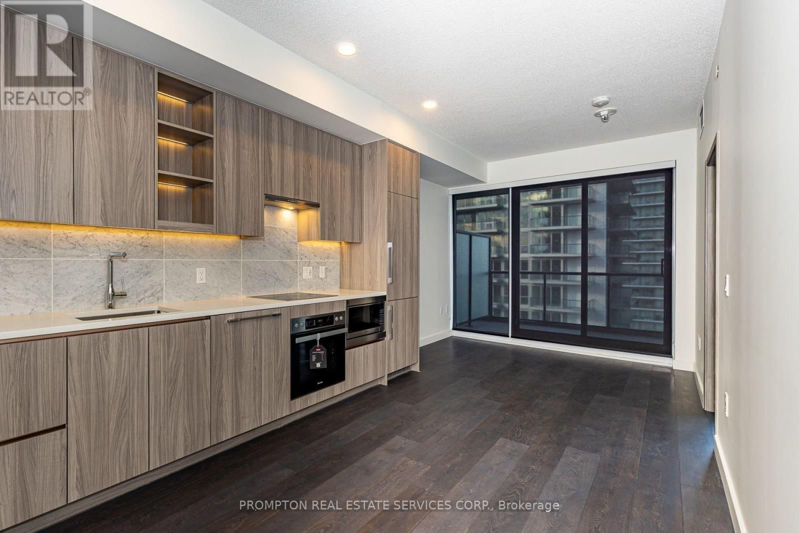 1701 - 85 MCMAHON DRIVE Image 4