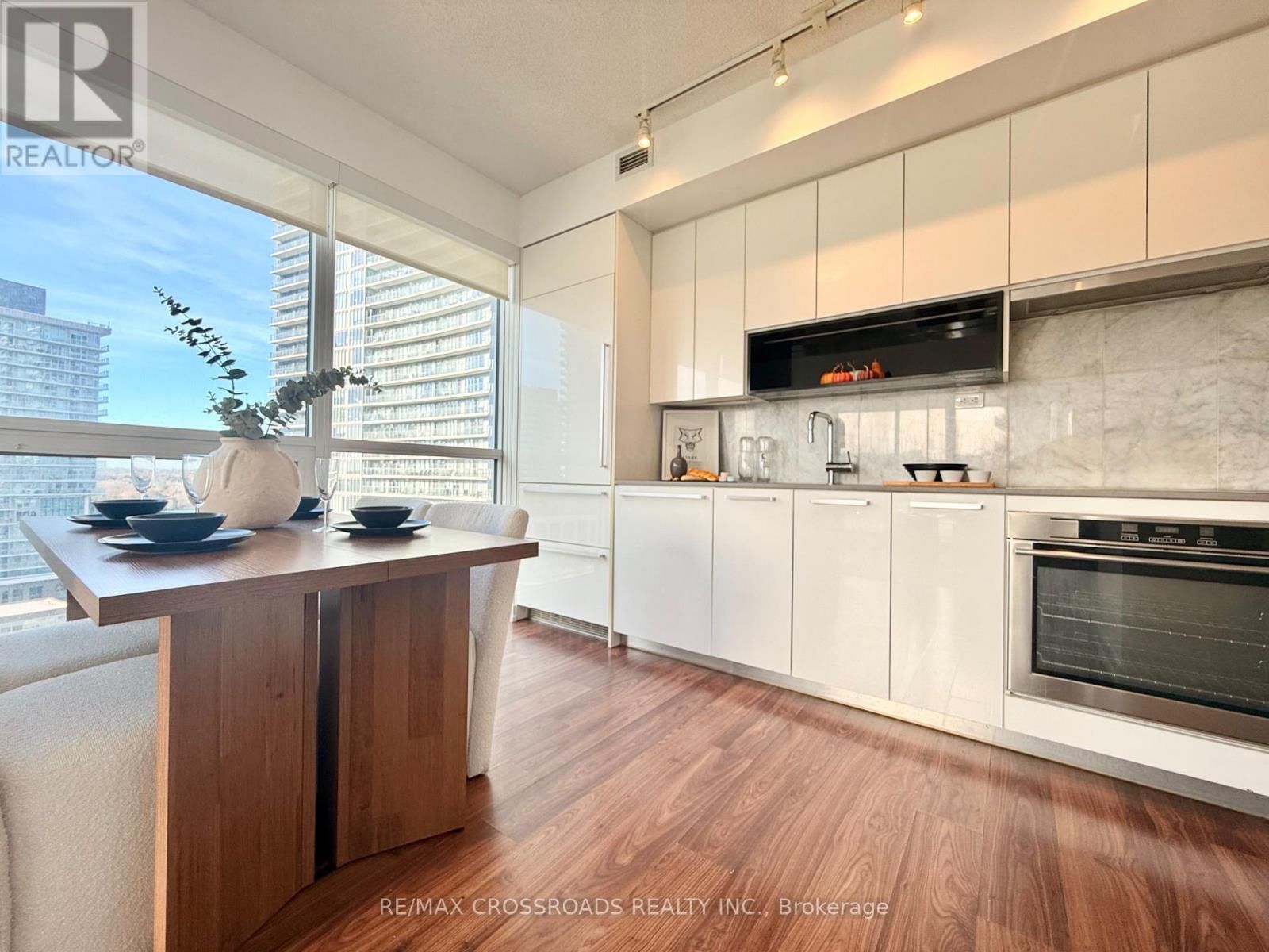 1003 - 115 MCMAHON DRIVE Image 10