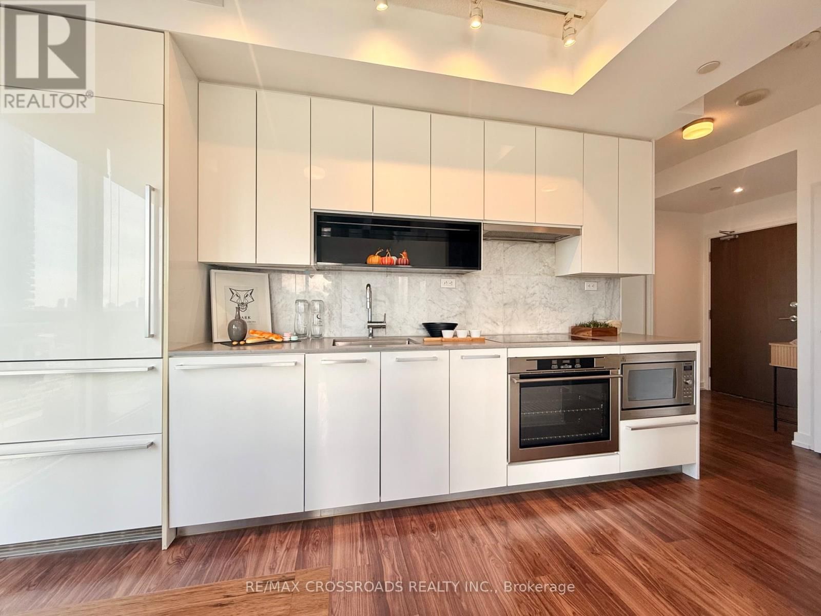 1003 - 115 MCMAHON DRIVE Image 11