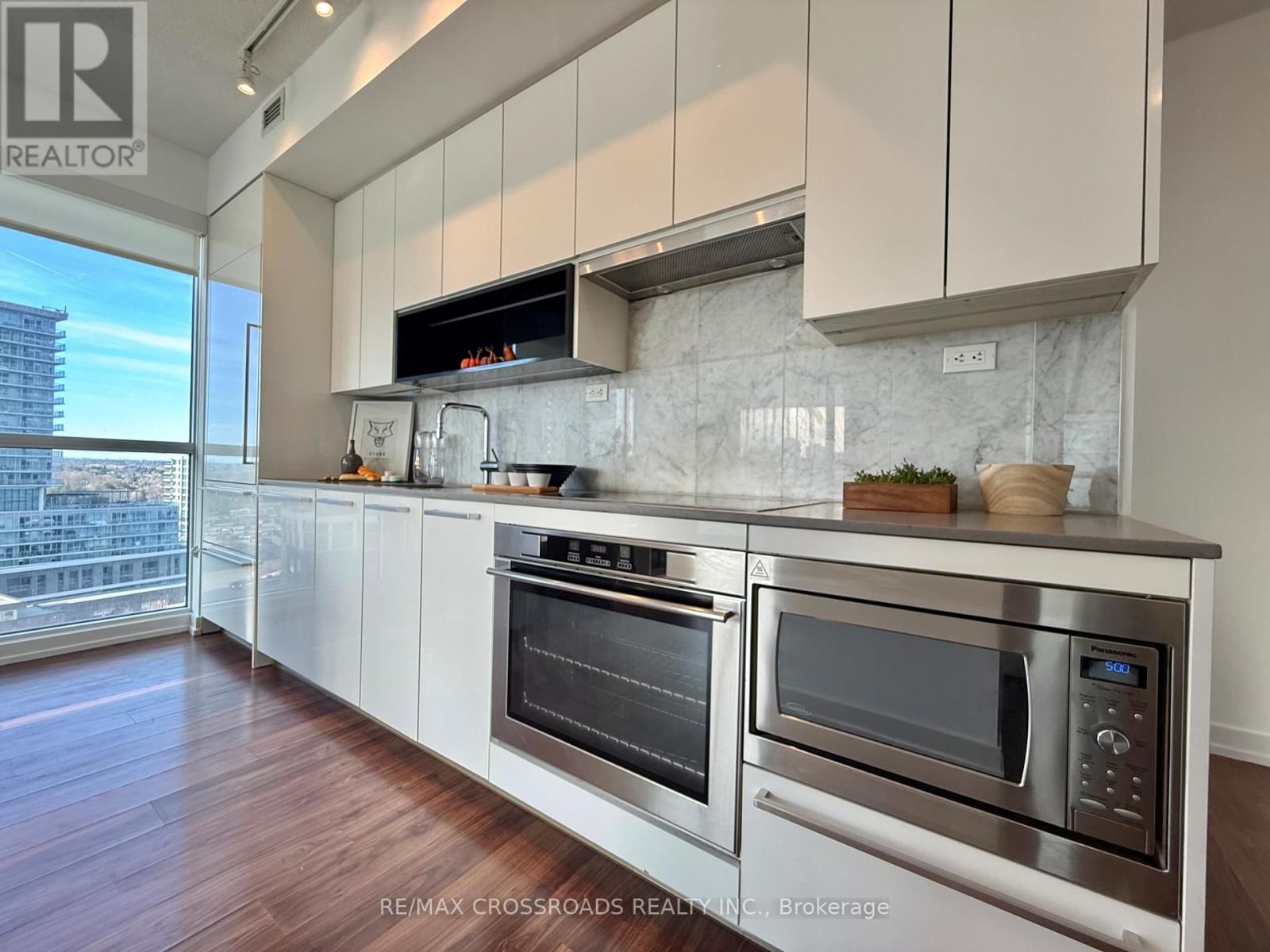 1003 - 115 MCMAHON DRIVE Image 12