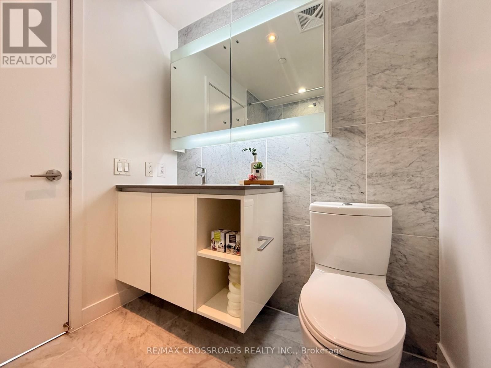 1003 - 115 MCMAHON DRIVE Image 21