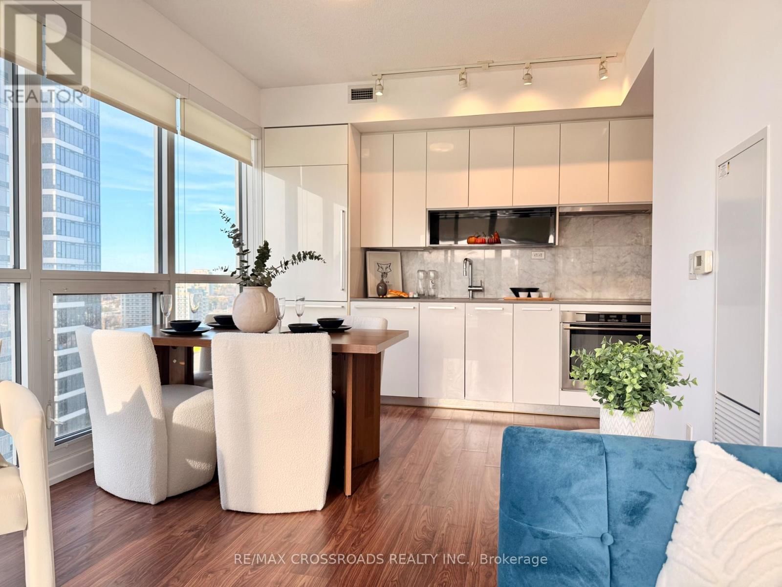 1003 - 115 MCMAHON DRIVE Image 9