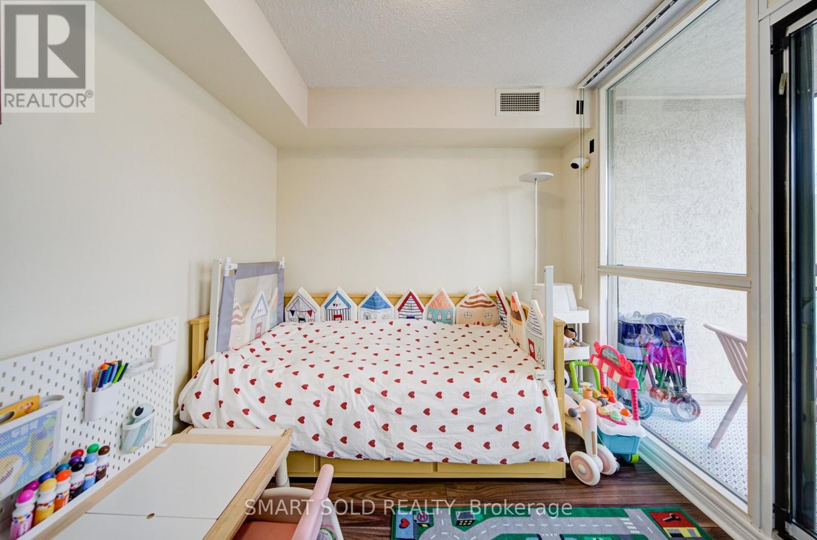 1512 - 18 PARKVIEW AVENUE Image 11