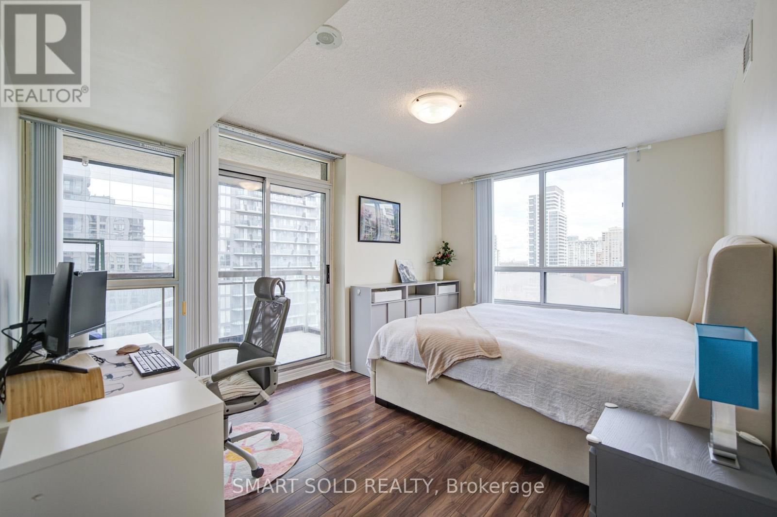 1512 - 18 PARKVIEW AVENUE Image 12