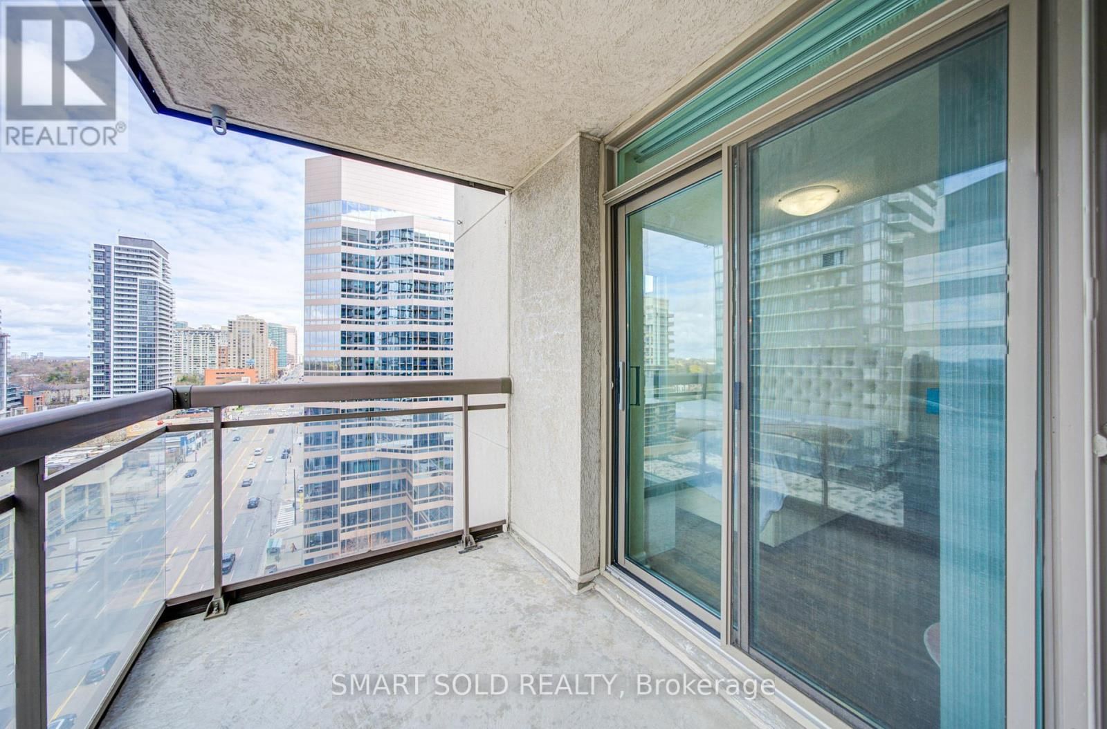 1512 - 18 PARKVIEW AVENUE Image 17