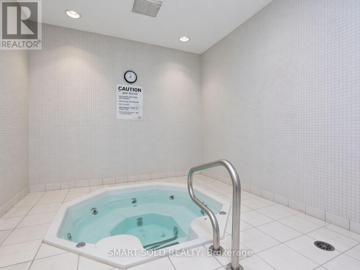 1512 - 18 PARKVIEW AVENUE Image 22