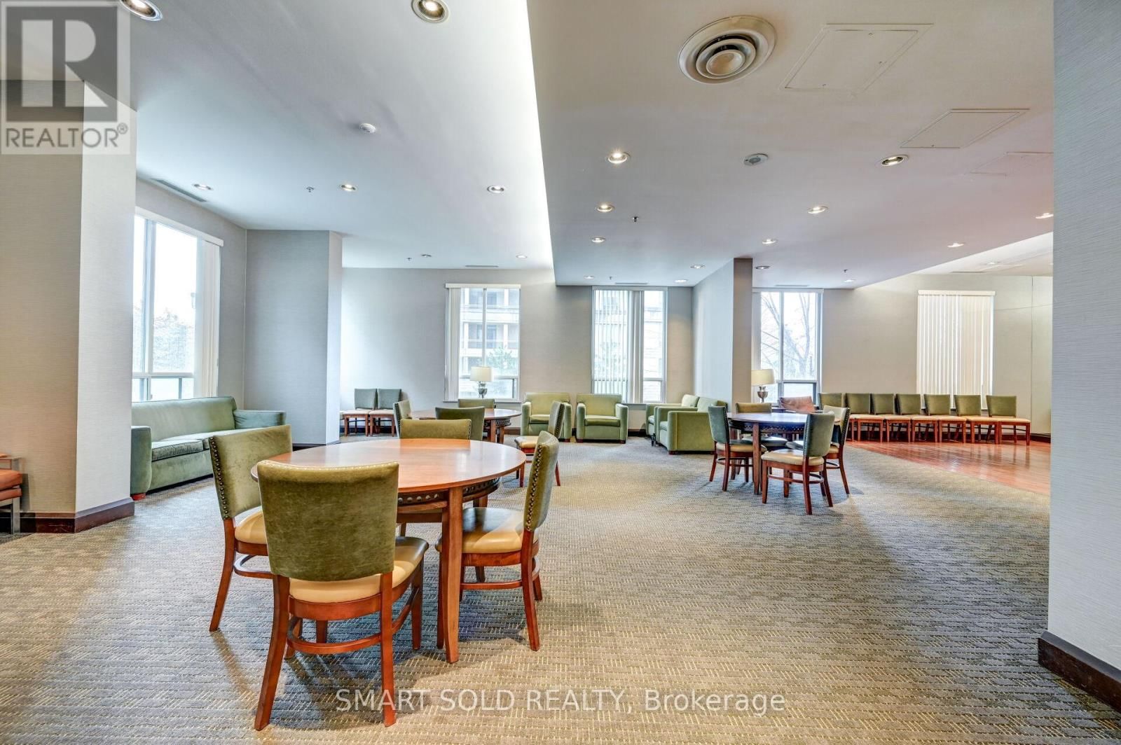 1512 - 18 PARKVIEW AVENUE Image 24