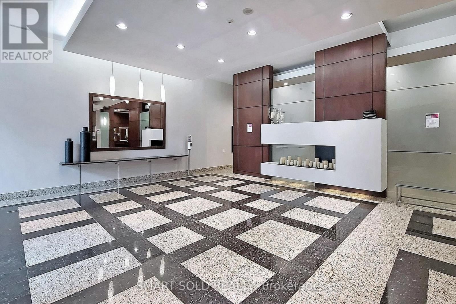 1512 - 18 PARKVIEW AVENUE Image 3