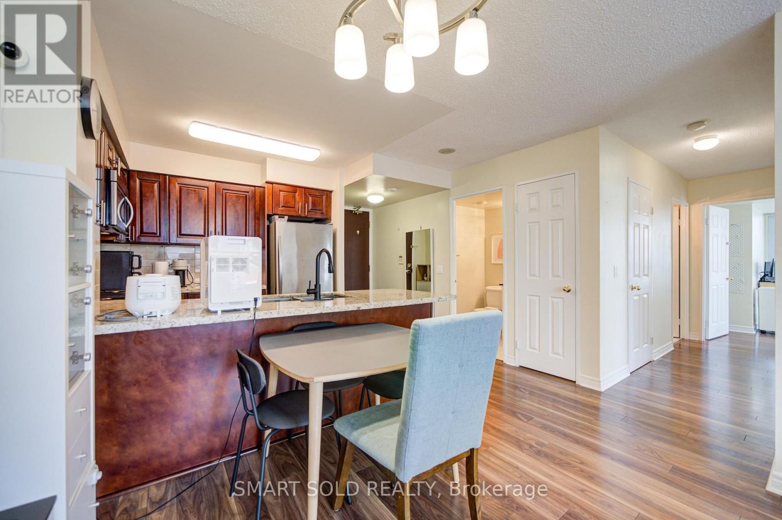 1512 - 18 PARKVIEW AVENUE Image 9