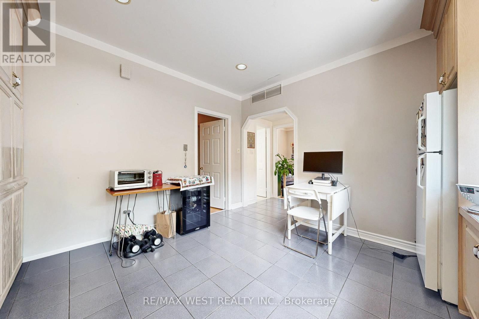 52 HEYDON PARK ROAD Image 10