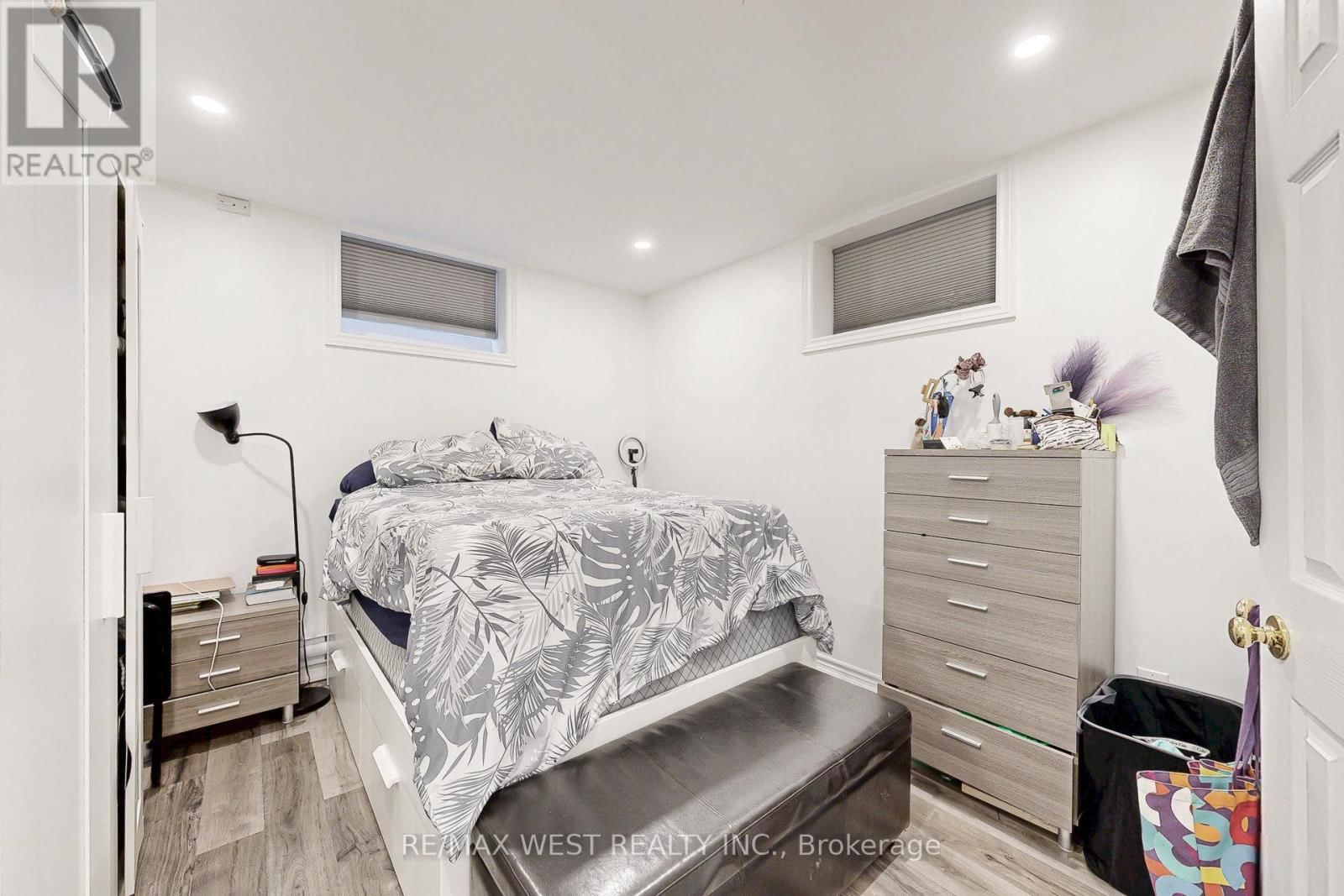 52 HEYDON PARK ROAD Image 43