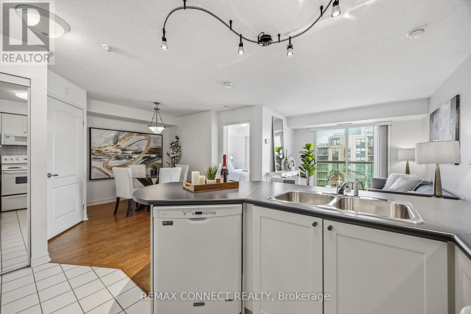 504 - 890 SHEPPARD AVENUE WEST Image 22