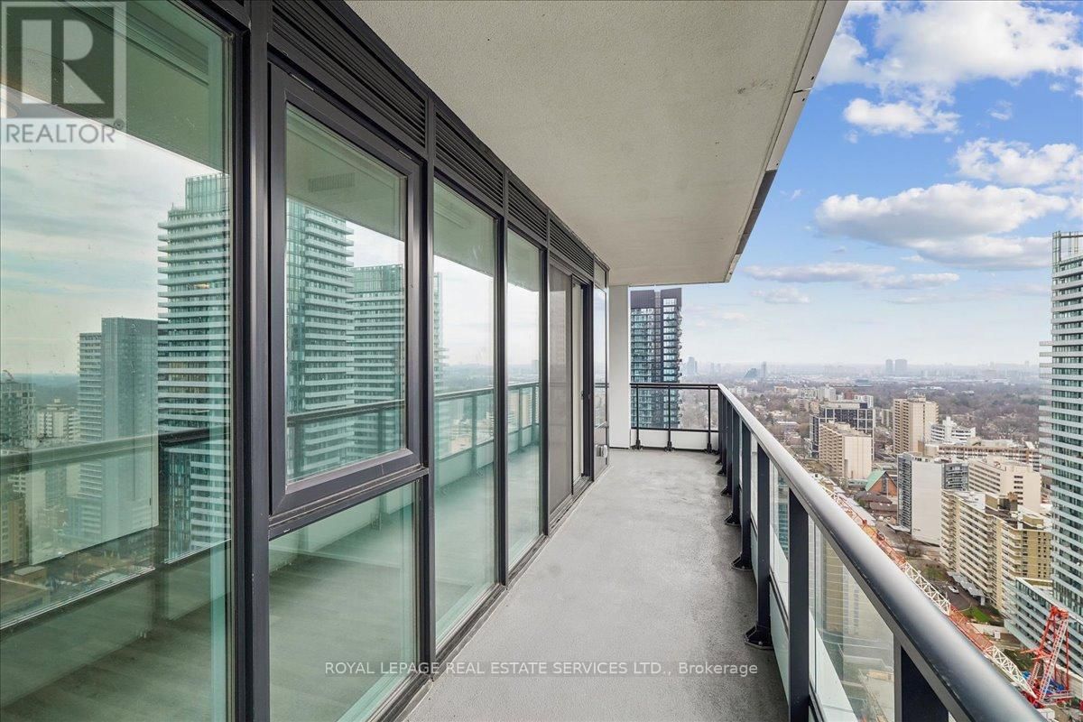 2704 - 65 BROADWAY AVENUE Image 15